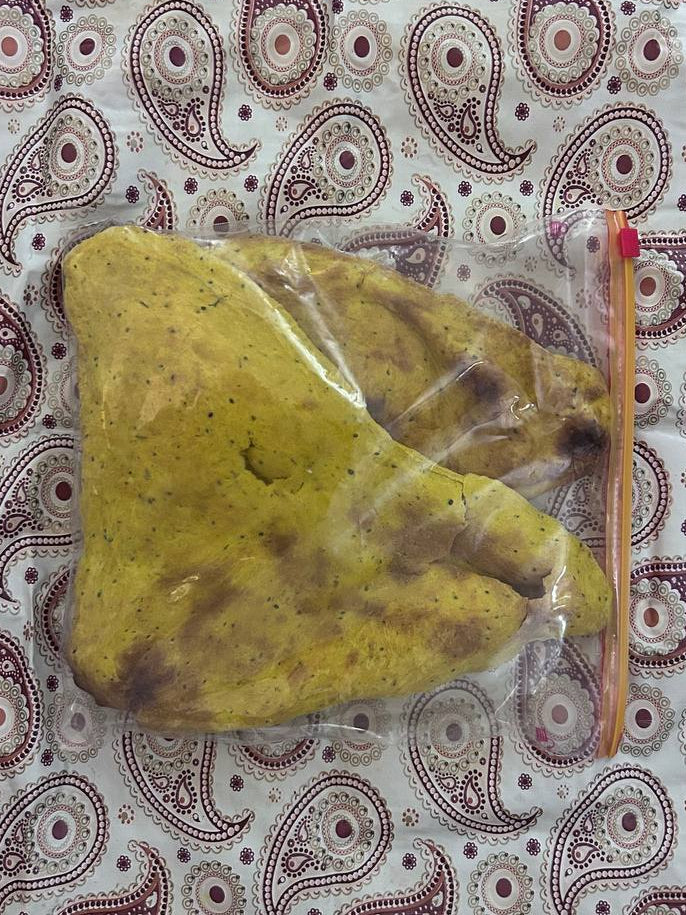 2 Golden Turmeric Herb Flatbread / دو نان طلایی زردچوبه و سبزیجات